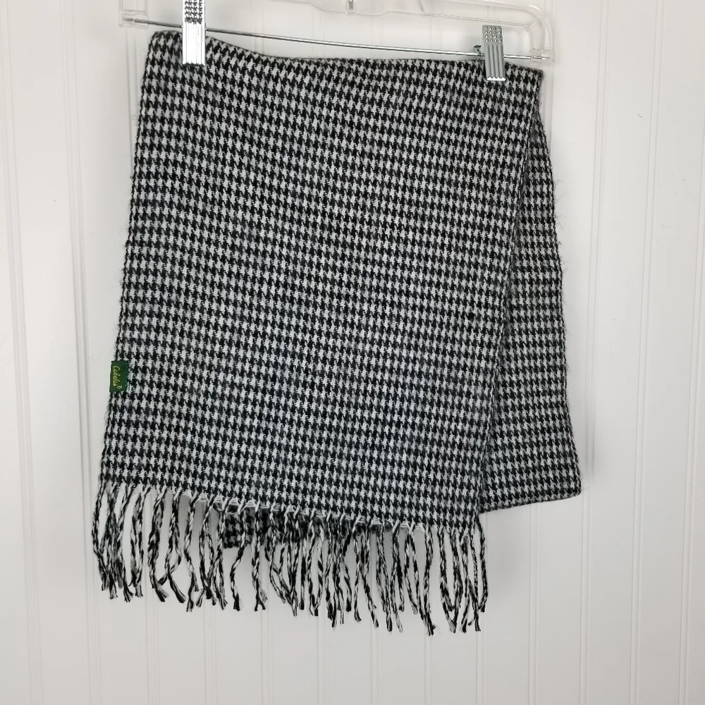 Cabela's Scarf Houndstooth Black White Twisted Fringe Soft Feel 12x60